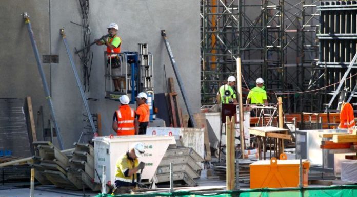 Falling business investment, building approvals point to deepening economic slowdown