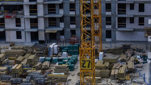 Sydney tradies fined and construction site closed for COVID-19 breaches – 9News