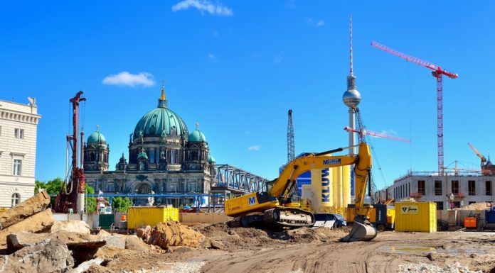 German construction workers threaten nationwide strike for higher pay – GCR