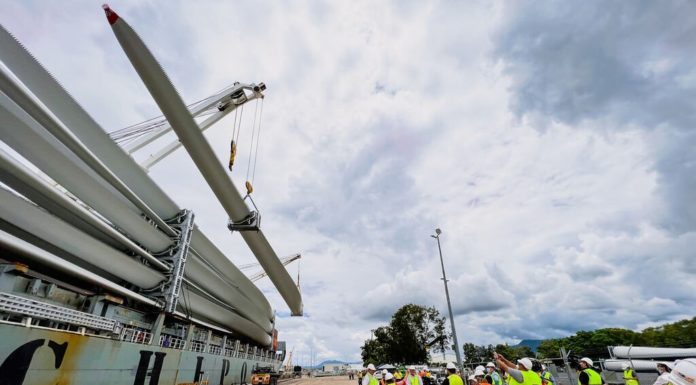 Wind turbine blades arrive in Cairns for construction of Kaban Green Power Hub – TropicNow