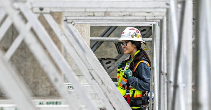 4 tips to bring women into construction now – Construction Dive